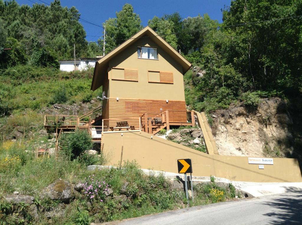 Brown House Villa Geres Exteriör bild
